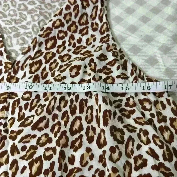 Nine West Blouse Women M Large Leopard Print V-Neck Sleeveless Ruffle Bottom - Picture 5 of 6